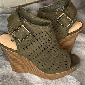Stylish “Army Green/Olive” Wedge Shoe -Like new!